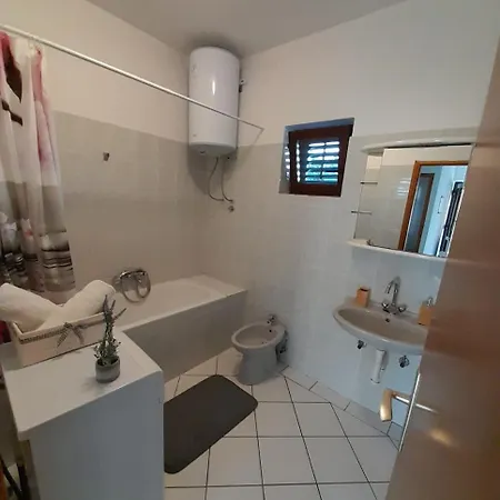Apartment Lucija *