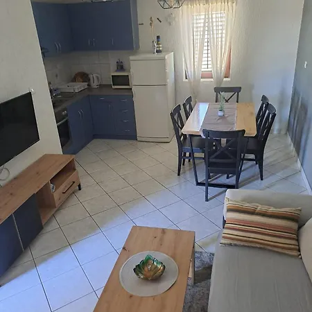 Apartman Lucija *